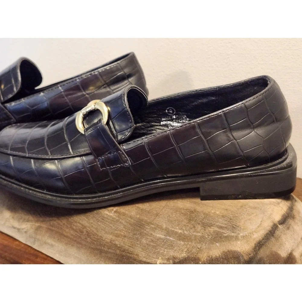 Forever 21 Black Croc Loafers - Size 9